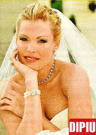 Victoria Pennington's Instagram, Twitter & Facebook