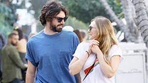 Robbie arnett from milo greene. Marvel Actress Elizabeth Olsen Gets Engaged To Milo Greene Frontman Robbie Arnett Ibtimes India