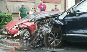 Reporterii ziarul de sălaj vă prezintă ultimele clipe din viața tânărului motociclist, povestite de unul dintre zălăuani care au ajuns printre primii la locul. Accident Stiri Bucuresti Tv Televiziune Hd