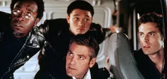 Ocean's eleven features an ensemble cast, including george clooney, brad pitt, matt damon, don cheadle, andy garcía, bernie mac and julia roberts. Klassiker Mit Kindern Ocean S Eleven 2001 Kinderfilmblog
