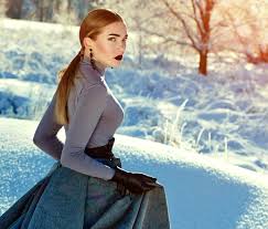 Je vous propose ici une alternative subtile dans des tonalités de bordeaux et vert sapin. Comment S Habiller Pour Un Mariage En Hiver Wedding Secret