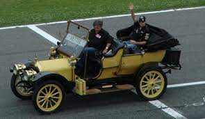 Auto Race Sponsor Wonders Why The Drivers Parade Is Never Shown On The Tv At Some Gps The Drivers Are Driven Pretty Race Sponsor Spanish Grand Prix Race Cars