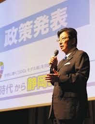 在太平洋上，日本陆军骄横狂妄，对美军发起了猛烈的攻势，期间不乏使用自杀式的袭击。 从惨烈的瓜达卡纳尔岛战役、格洛斯特角登陆战，及热带丛林战役，贝里琉岛争夺战，到硫磺岛战役直至冲绳岛战役。 莱基（詹姆斯·贝吉·戴尔 james badge dale 饰）、斯莱治（约瑟夫·梅泽罗 joseph. çœŒçŸ¥äº‹é¸ å·å‹æ°ãŒå…¬ç´„ç™ºè¡¨ä¼šè¦‹ ä¸­æ—¥æ–°èžã—ãšãŠã‹web