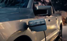 Instead of chasing speed records, the reincarnated lightning's mission is to convince truck buyers that electric power is the future, as well as maintain ford's truck dominance in. Cyr6optrcwztwm