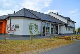 Zu hausen gehören die ortschaften betzing, grube glückauf, im nettetal, mosellaschacht, nettehof hausen liegt etwa 3 km östlich der kernstadt mayen an der l 98. Unser Neuer Spielort Das Burgerhaus In Hausen