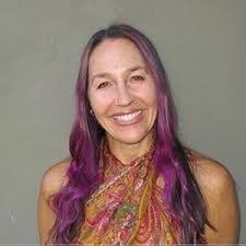 Desiree Holmes's Instagram, Twitter & Facebook