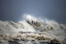 At the tokyo olympics, all athletes will surf shortboard. 3pltgea6 Vis2m
