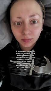 We Fancy Like Applebees Girl Singing