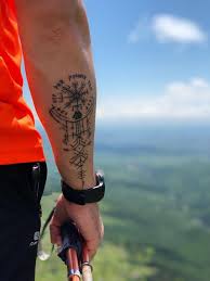 Tatouage Vegvisir Tatouage Vegvisir Inspiration Tattoos Tribal Dovmeler Norse Tattoo