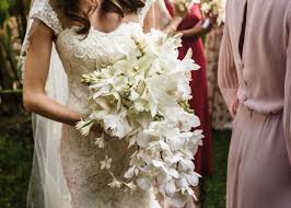 Like the garter toss, it's believed that any lady who catches the bouquet will get married very soon. The Best Most Beautiful Wedding Bouquets In Vogue Vogue