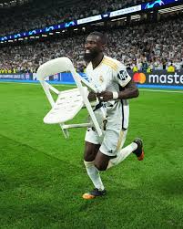 Rüdiger with the chair 🪑😂🫶🏻