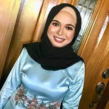 Selepas aku memakai baju itu, dia kelihatan seperti tidak mahu mengalihkan matanya dari memandangku. Baju Kurung Satin 795 Malaysian Baju Kurung