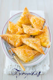 Tyropitas Chaussons Grecs A La Feta Et Au Miel Un Flo De Bonnes Choses Recette Grecque Recettes De Cuisine Pate Filo Recette