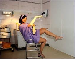 Nous (marcher) depuis plus de trois heures quand l'orage (éclater). Des Sages Femmes Se Deshabillent Pour Sauver Les Lilas Par Ingrid Merckx Politis