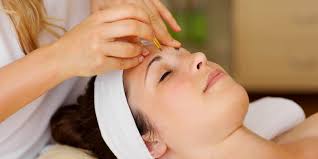 Comment devenir esthéticienne et quelle formation esthetique choisir ? Estheticien H F