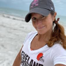 Lori Trull's Instagram, Twitter & Facebook