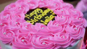 Jual kue ultah bunga cake bunga fondant bunga mawar drip cake kota tangerang selatan baju alya shop tokopedia. Menghias Kue Ulang Tahun Buttercream Spuit Wilton 1m Buttercream Kokoh Membuat Bunga Mawar Youtube