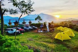 Pengunjung perlu membeli tiket masuk sebesar rp 35.000 per orang dan gratis dua spot foto yaitu flower dan love. 25 Wisata Hits Dan Kekinian Di Malang Banyak Spot Foto Instagramable Halaman All Kompas Com