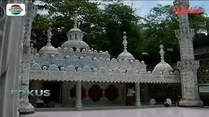 Di masjid tiban ini tidak ada tiket masuk jadi bagi kalian yang ingin berkunjung anda dapat masuk dengan free alias gratis. Masjid Tiban Malang Nusagates