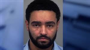 Man posing as officer forces way into Orlando hotel room, robs woman: OPD