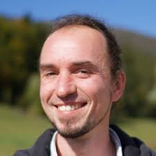 TOPOLOGICAL SPINTRONICS