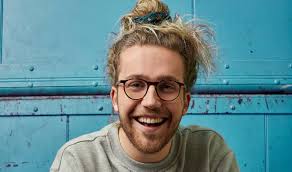 Mathieu Dufour offre un service de selfies au volant après son spectacle : 