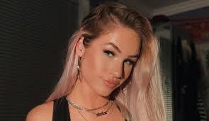 Stacey Gould's Instagram, Twitter & Facebook