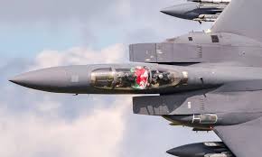The national symbols of wales include among others, the dragon, daffodils, leeks, lovespoons, and the welsh language. Us Top Gun Pilot Flies The Welsh Dragon In Cockpit Of F 15e Strike Eagle Daily Mail Online