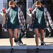Hbc Fan Account On Instagram Haileybieber Seen Picking Up A Juice In Los Angeles California Oct Outfits Los Angeles Winter Outfits Fall Winter Outfits