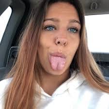 Jillian Beard's Instagram, Twitter & Facebook