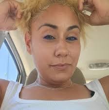 Shana Pyle's Instagram, Twitter & Facebook