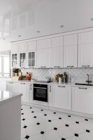 Kuhnya Gostinaya Nobilia Sylt V Sovremennom Klassicheskom Stile Classic Kitchen Nobilia Sylt Kitchen Design Kitchen Kitchen Cabinets