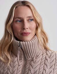 Varley Women's reggie Cable Knit Puffer in Brown