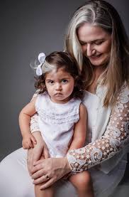 If you're not sure how you'll combing or attempting to style the white streak will cause the color to flake off. Mother Encourages Her Two Year Old Who Was Born With A White Streak In Her Hair To Embrace Her Uniqueness Bored Panda