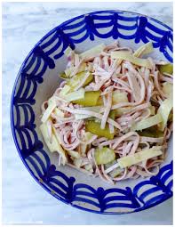 Schweizer Wurstsalat Einfach Lecker Ohne Schischi Wurstsalat Wurst Kase Salat Schweizer Wurstsalat