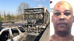 San donato milanese con i suoi 32702 abitanti vanta di 1 collegamento urbano (le linee urbane) , 31 collegamenti extraurbani (pullman che partono da san donato milanese con diverse destinazioni). Bus Dirottato E Incendiato A San Donato Ramy E Adam Avranno La Cittadinanza Italiana La Repubblica