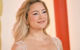 Kate Hudson si è innamorata della Sicilia (e ha imparato a fare i cannoli)