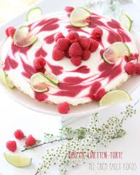 Als vorbild für diesen kuchen diente ein zitronencake. Himbeer Limetten Torte Mit Einem Hauch Kokos Tezukuri Baking