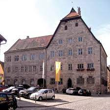 In einem informativen rundgang durch das haus erfährt man viel davon, sogar die hexenprozesse die ja nicht jedermanns sache sind, werden im keller gezeigt. Haus Der Geschichte Dinkelsbuhl Referenzen Irsa