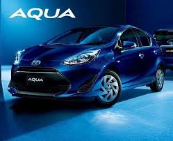 アクア（aqua）は、トヨタ自動車が製造・販売するハッチバック型のハイブリッド車である 1。 本項では、特に記載がない限り 日本 仕様の「アクア」について記述する。 ã‚¢ã‚¯ã‚¢ ãƒˆãƒ¨ã‚¿ã‚«ãƒ­ãƒ¼ãƒ©å±±å£