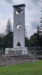 Didirikan pada tahun 1881 dan di renovasi pada tahun 1989 menjadi bangunan permanen. Taiping Lake Garden Clock Tower Malaysia Review Tripadvisor