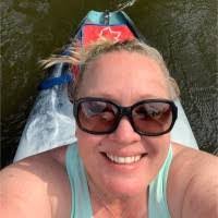 Elizabeth Bremner's Instagram, Twitter & Facebook