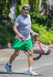 Harrison ford (born july 13, 1942) is an american actor, pilot, and environmental activist. Harrison Ford 77 Leitet Sich Zu Einem Tennis Match Tragt Ein Bandana Auf Dem Kopf Aber Kein Gesicht Maske Aktuelle Boulevard Nachrichten Und Fotogalerien Zu Stars Sternchen