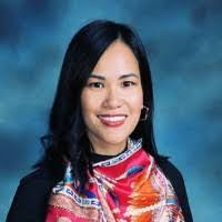 Lisa Hollett's Instagram, Twitter & Facebook