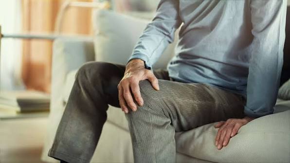 Chân yếu đi không vững là bệnh gì? Có nguy hiểm không?