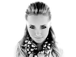 阿德里亚娜·利马、乔什·哈洛威、杰西卡·阿尔芭、特拉维斯·费米尔、伊恩·萨默海尔德和奥兰多·布鲁姆：一条共同的线索: