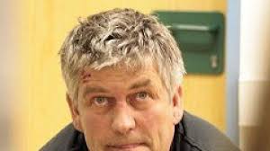 Walter Mayer rast in Polizeisperre