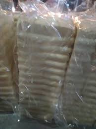 Ini dimakan sebagai camilan, dan digunakan sebagai ramuan dalam olahan kuliner lainnya, seperti sandwich, pizza dan jenis makanan lainnya. Alat Alat Dan Bahan Roti Bakar