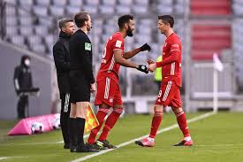 Der fc bayern kassiert früh eine rote karte. R5ouoiujslrdkm