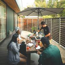 グランハウス一級建築士事務所さんはinstagramを利用しています 最近暑いですね こんな季節は外でちょっとしたbbq 岐阜県は日本一 自宅でbbqをする県なんだとか ウッドデッキと目隠しフェンス bbqグッズ収納は必須ですね bbq バ ガーデンパラソル